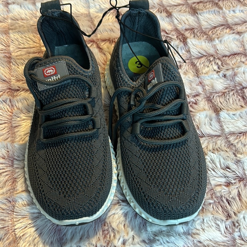 United Gray boys sneakers size 3